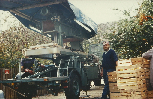 Paul Mller mit der fahrbaren Mosterei